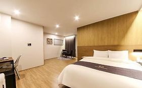 Divine Hotel